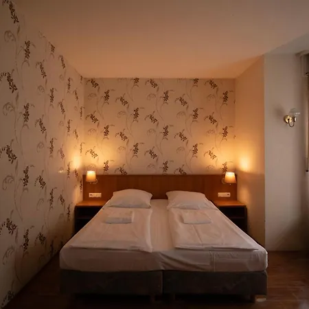 Отель Ento Hotelwestend 5*
